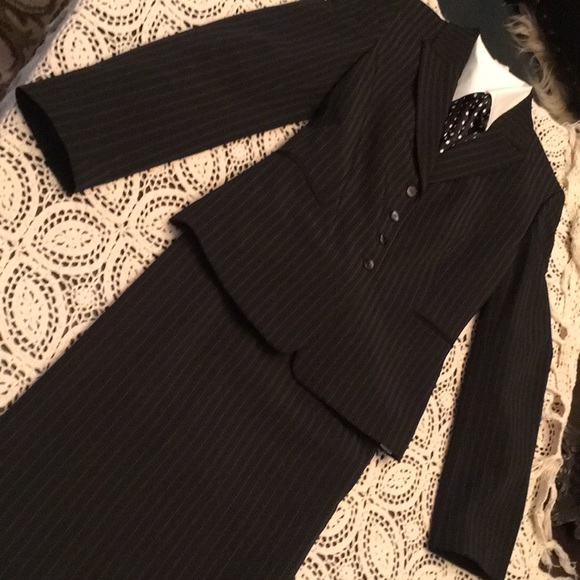 Beautiful pinned stripe skirt suit